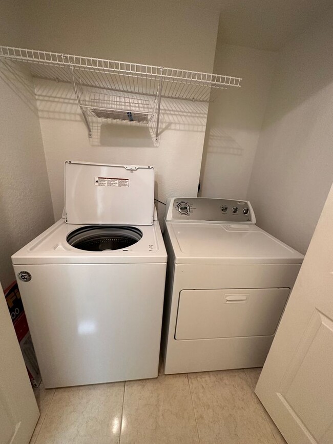 Building Photo - Beautiful 2/2 Condo in North Bonita - Acro...