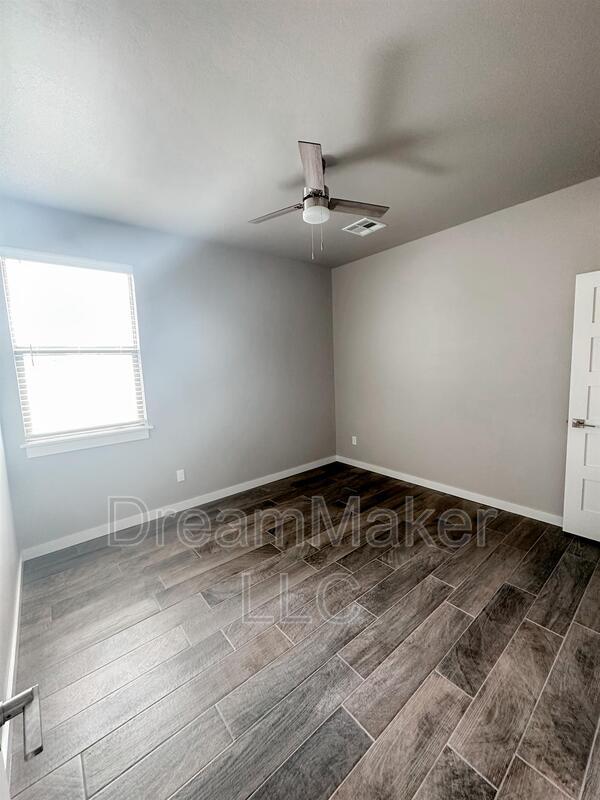 Building Photo - 5193 Red Maple Ave