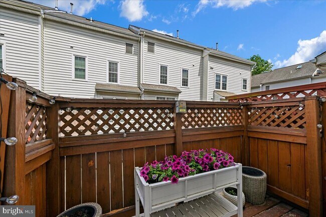 Building Photo - 4663 Kirkland Pl