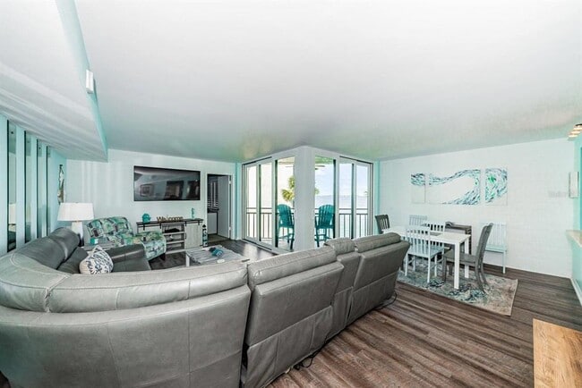 Building Photo - 5505 Del Sol Blvd