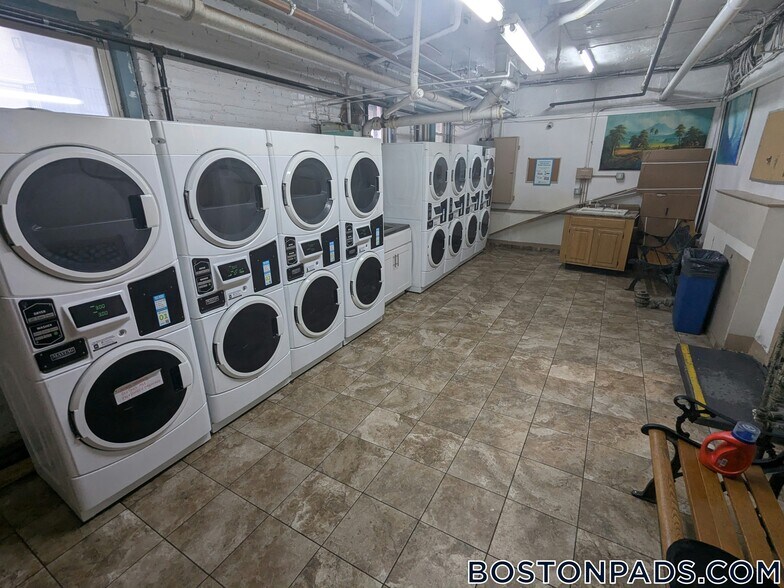 Building Photo - 131 Washington St