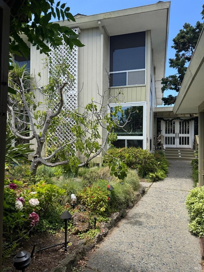 Building Photo - 21 Portofino Rd