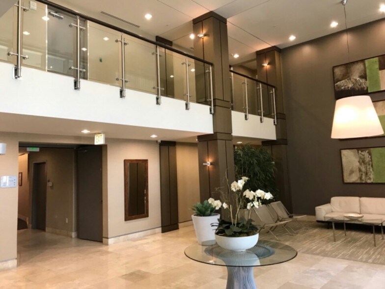 Lobby - 400 4th Ave S