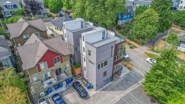 Building Photo - Stunning Ultra-Modern Capitol Hill View Home with Air Conditioning
