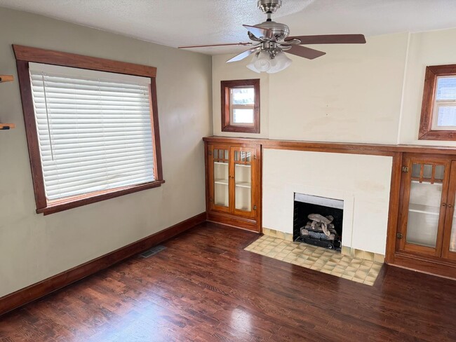 Building Photo - 565 Hollywood Ave