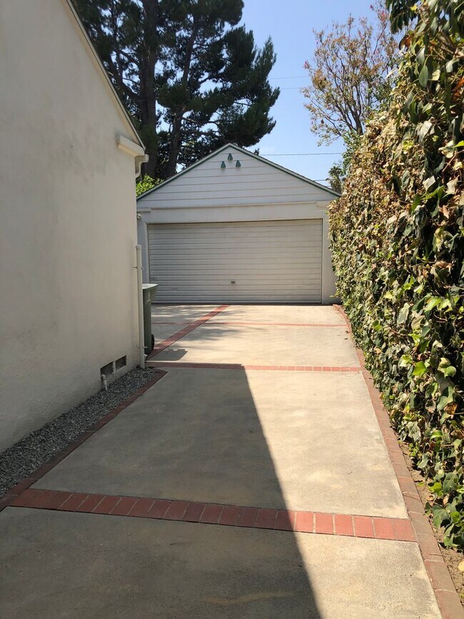 Building Photo - COMING SOON! Beautiful Home near Warner Brothers Studio! AVAILABLE 6/10/2026