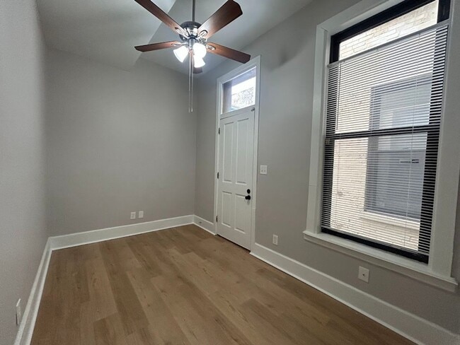 Building Photo - 422 Chestnut St