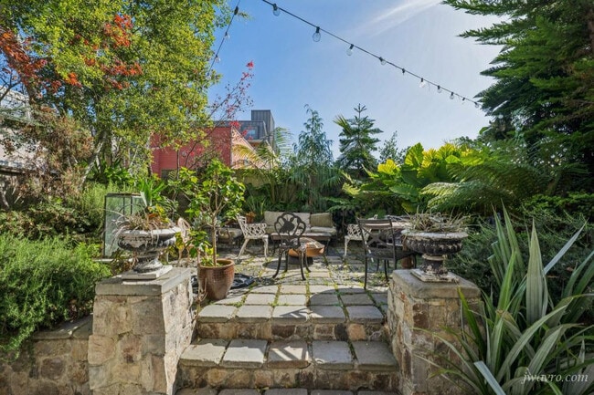 Building Photo - 629 Capp St