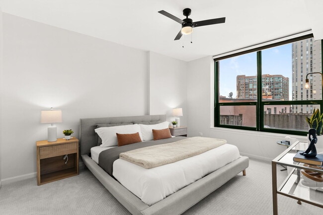 Building Photo - 400 W Ontario St