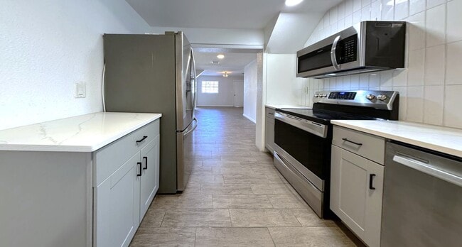 Building Photo - 2928 W Elrod Ave