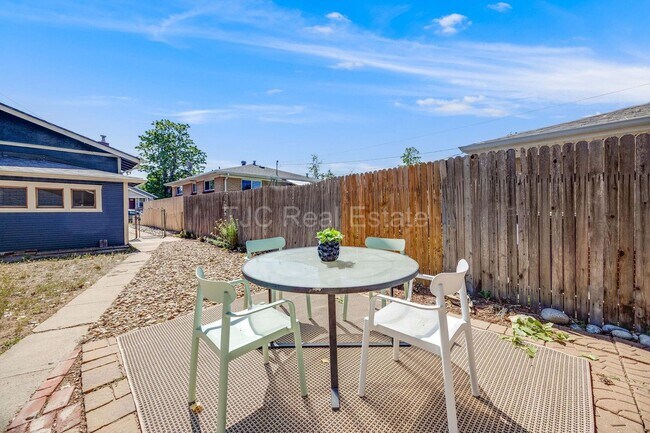 Building Photo - 4907 Grove St