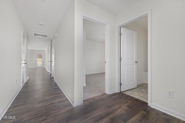 Building Photo - Charming 3-Bedroom Single-Family Home with Modern Comforts in Johnson City