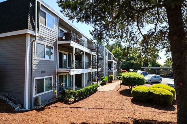 Building Photo - Spacious 2 bedroom apartment at French Cha...