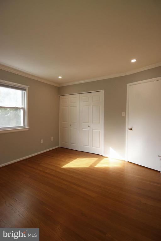 Building Photo - 102 Yeonas Dr SE