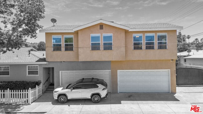 Building Photo - 4821 Topanga Canyon Blvd