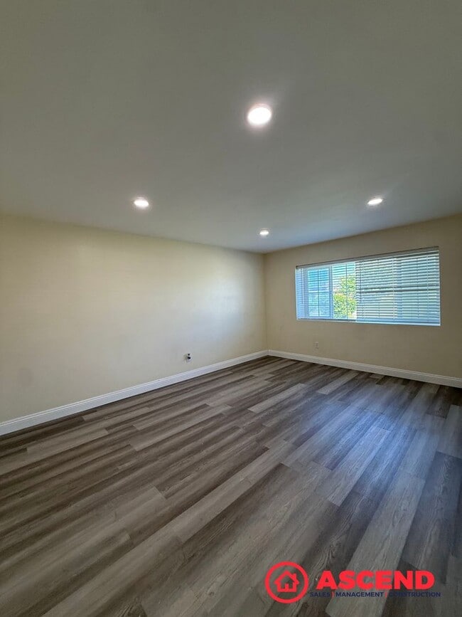 Building Photo - Charming 3 Bedroom / 2 Bath Home + Additional Office