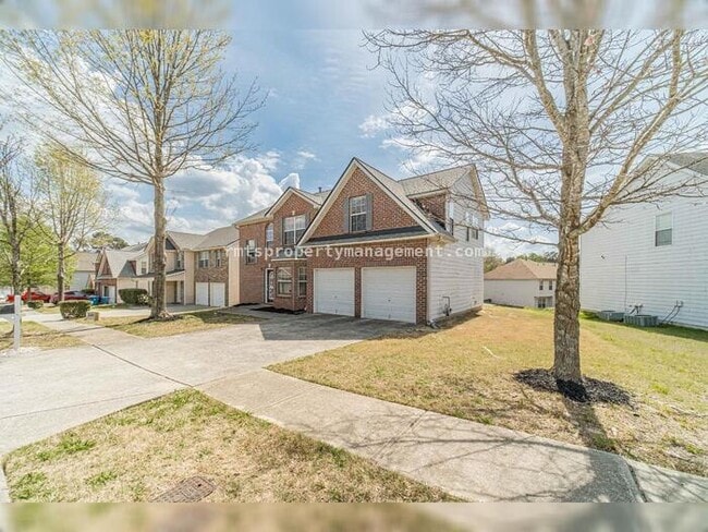 Building Photo - Spacious 4 bedroom 2.5 bath