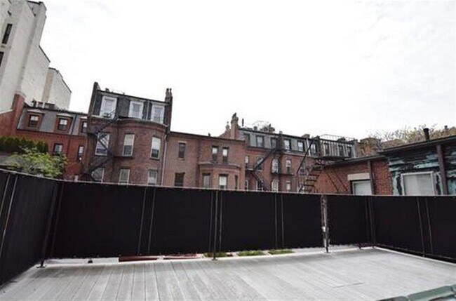 Building Photo - 370 Marlborough St