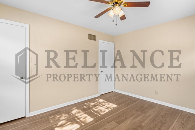 Building Photo - 1701 N Floberta Rd