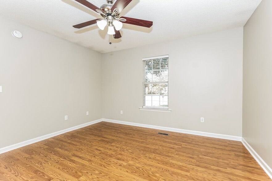 Building Photo - 2826 Henderson Ln