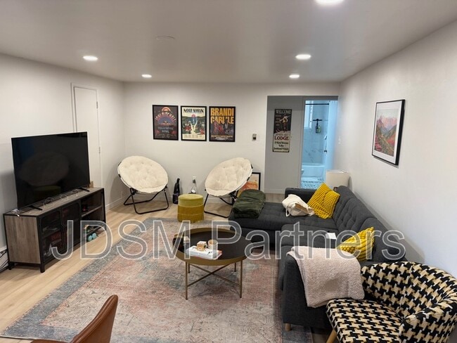 Building Photo - 1046 Harrison St