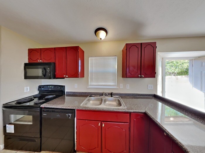 Building Photo - 1386 Southridge Dr