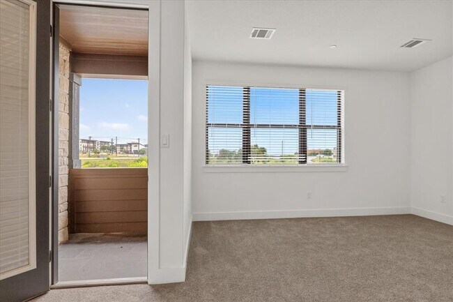 Building Photo - 315 Holton Dr