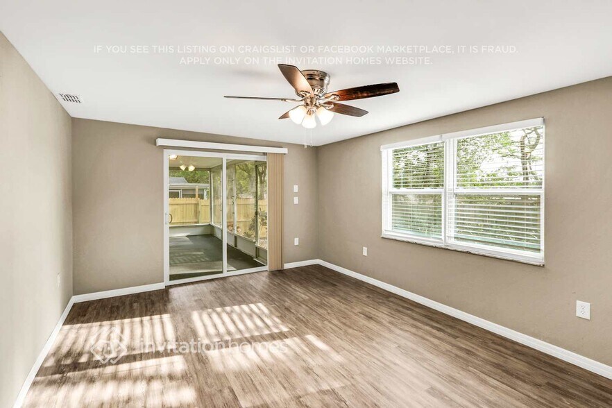 Building Photo - 9410 Rainbow Ln