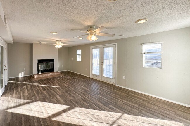 Building Photo - Beautiful 3 Bed 2 Bath in the Heart of OKC!