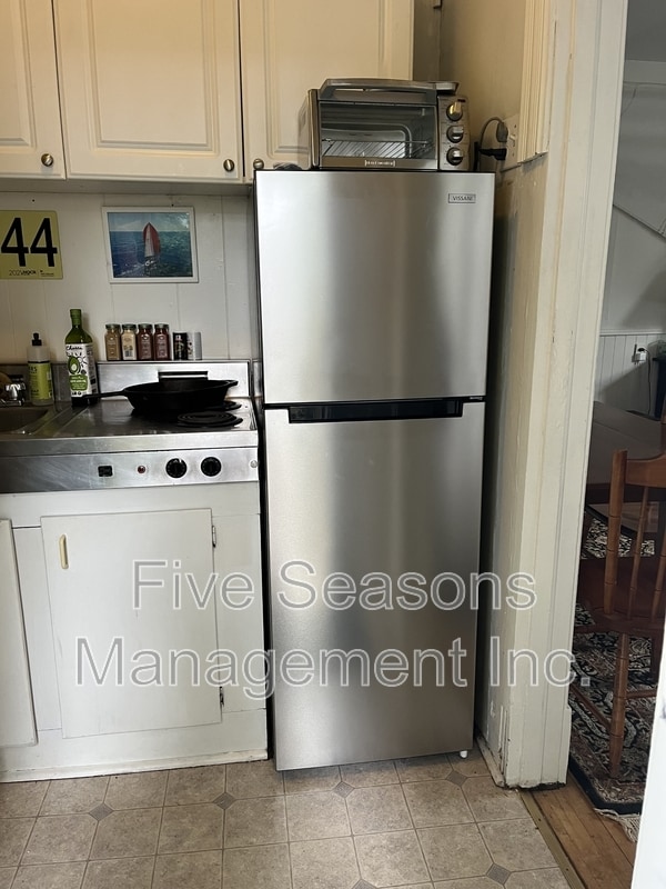 Building Photo - 134 Buell St