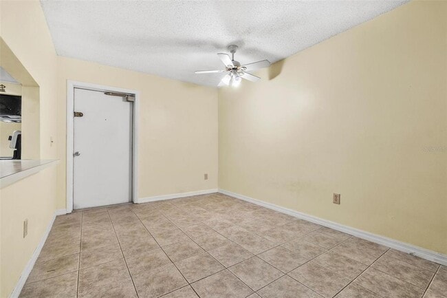 Building Photo - 265 SW Lincoln Cir N