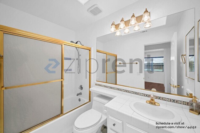 Building Photo - 27015 Hemingway Ct