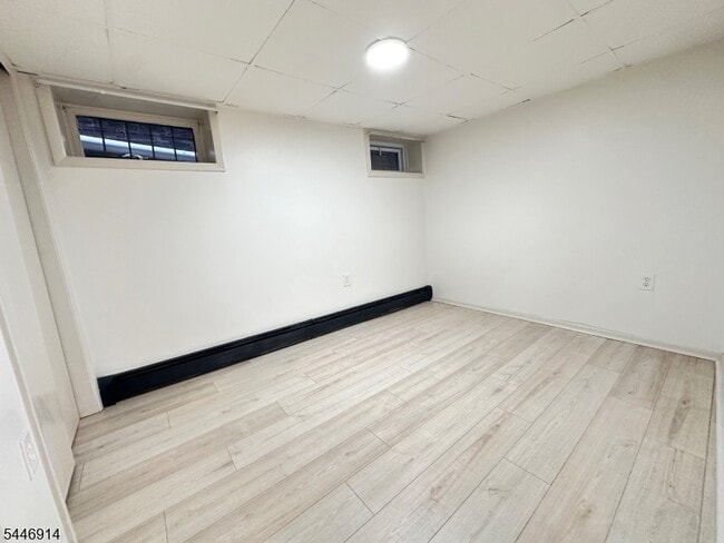 Building Photo - 36 Monroe St