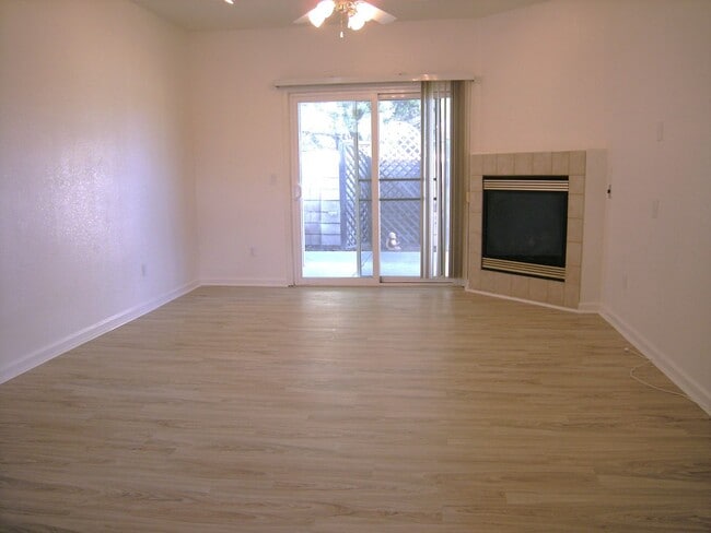 Building Photo - Browns Valley 3/2 located in a gated commu...