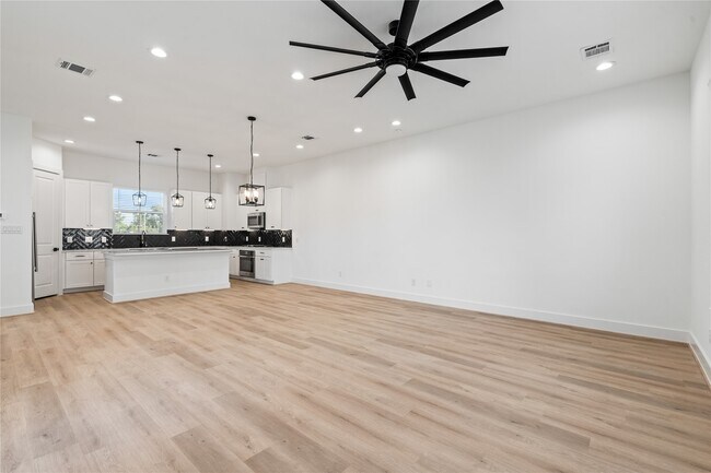 Building Photo - 4039 Buck St