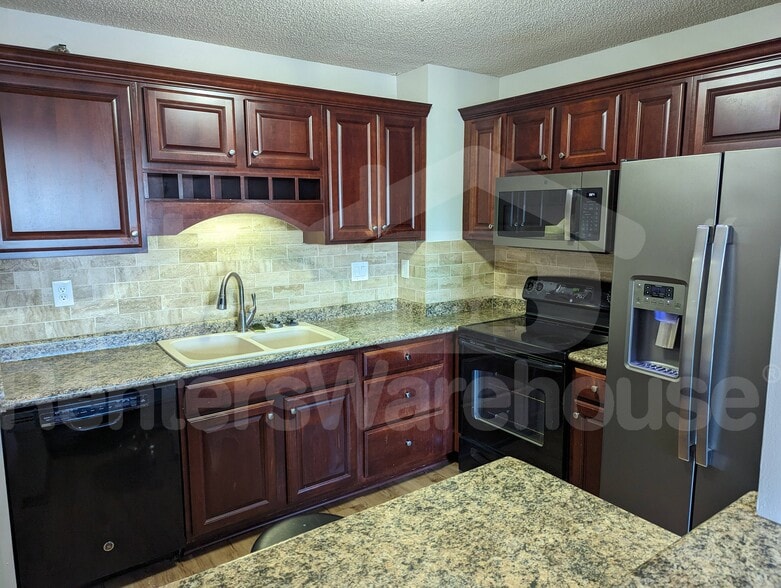 Building Photo - 66 9th St E