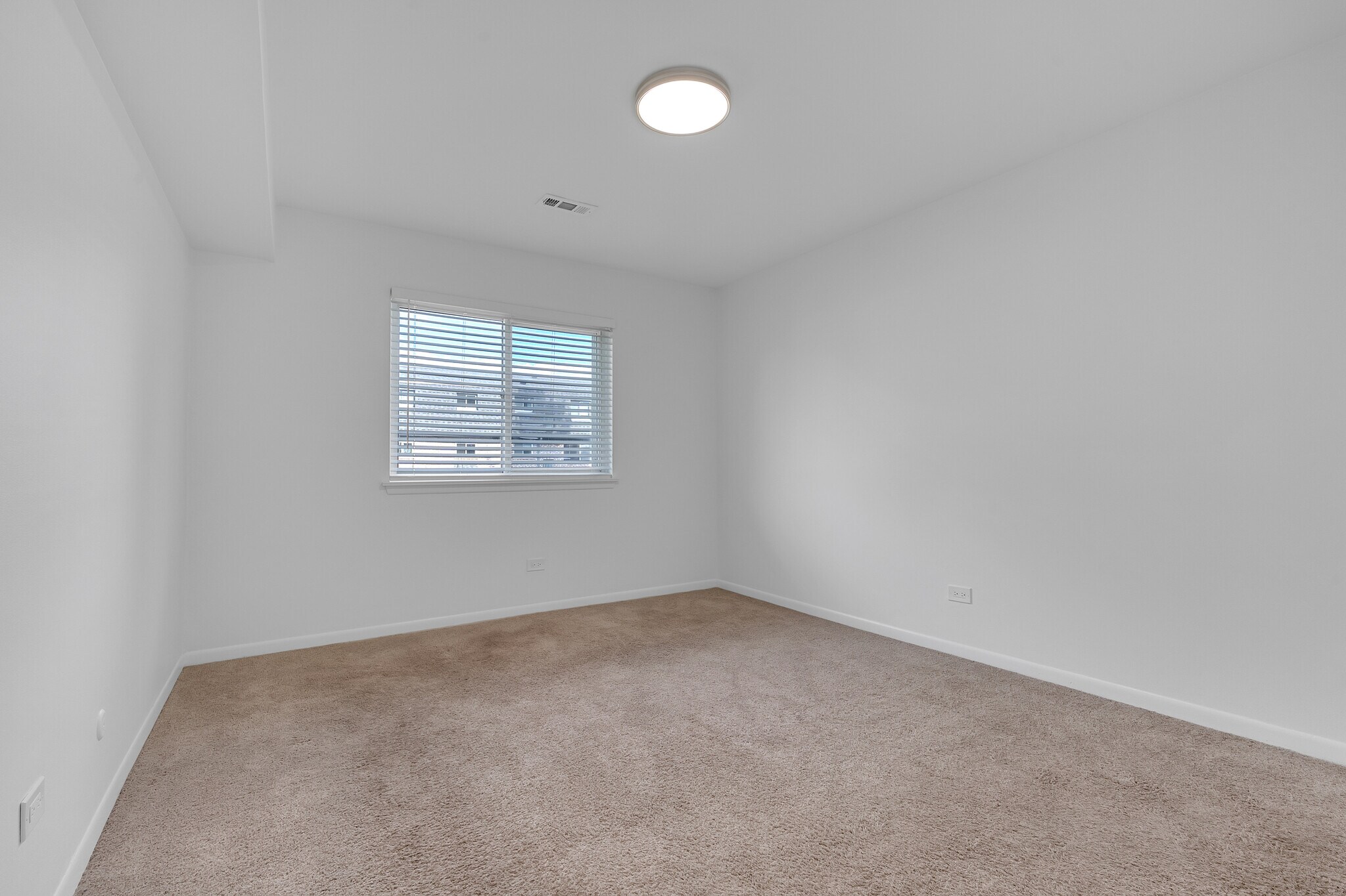 Building Photo - 900 S Plum Grove Rd