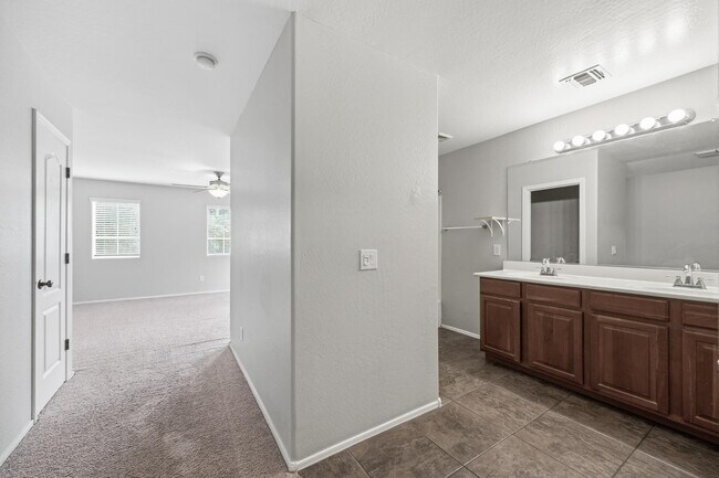 Building Photo - 1637 S Wildrose