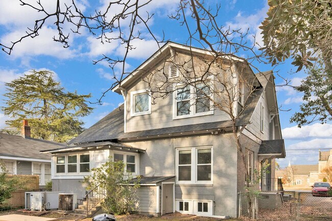 Building Photo - 1713 Fort Bragg Rd