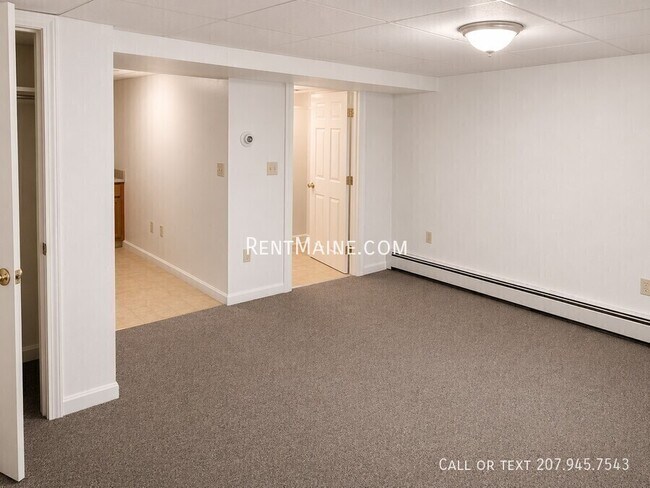 Building Photo - 104 Main St