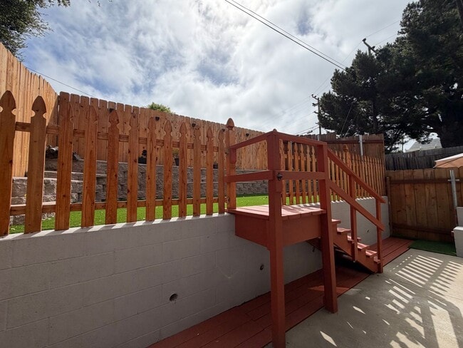 Building Photo - Vandenberg Village Condo