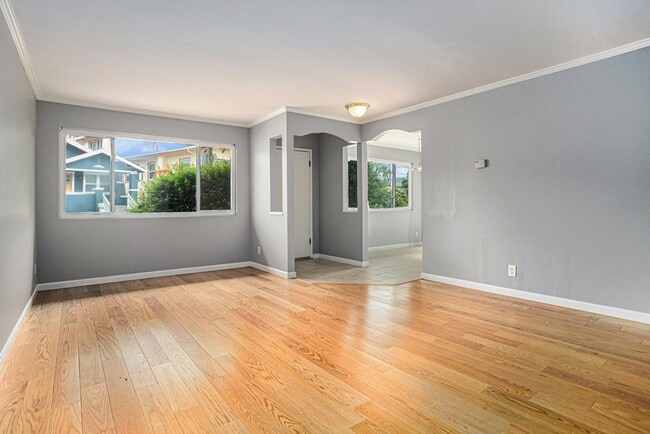 Building Photo - 370 Santa Clara Ave
