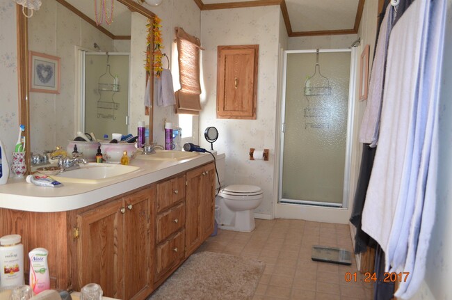 Building Photo - 805 S Weatherford St