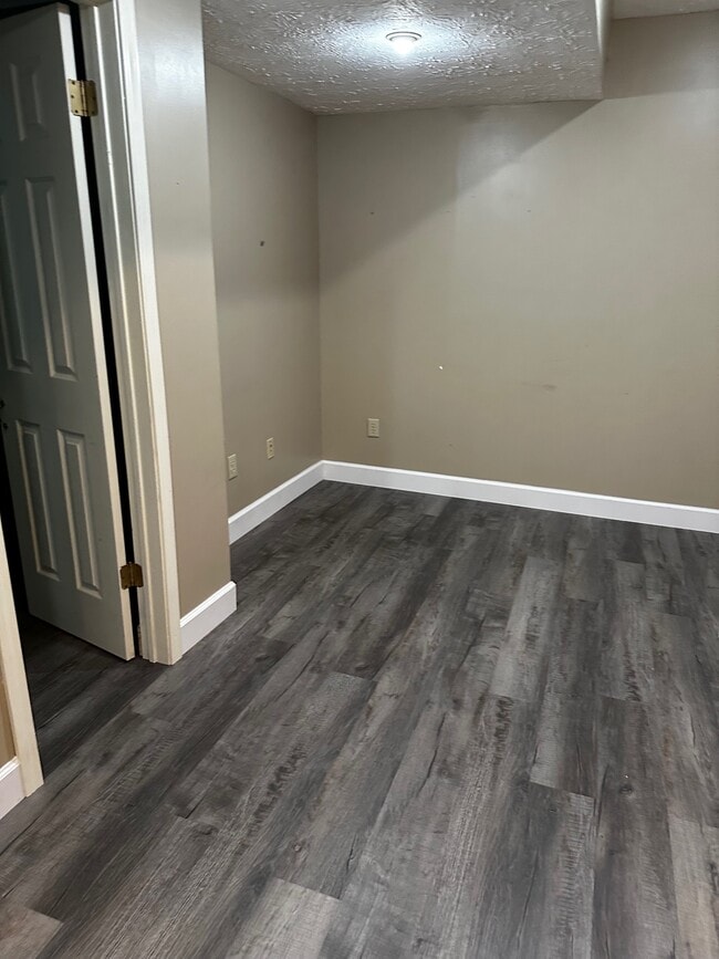 Building Photo - 5 White Oak Bend