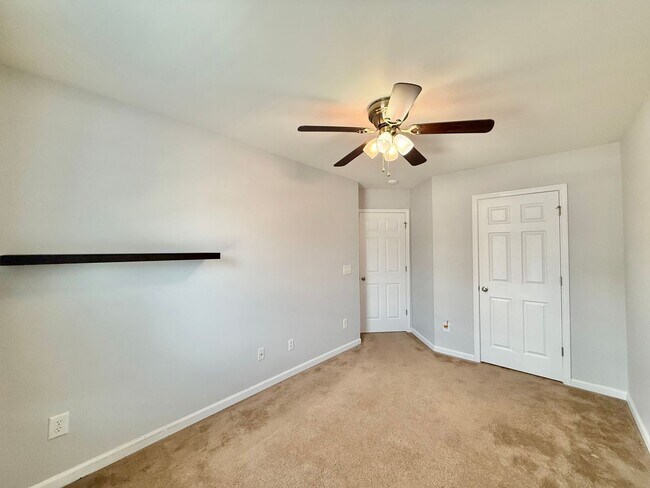 Building Photo - **OFFERING REFUNDABLE APPLICATION FEES & $100 MOVE IN PROMOTION** Charming 3BD, 2.5BA Raleigh Tow...