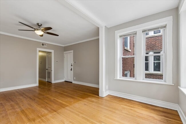 Building Photo - 4852 N Rockwell St