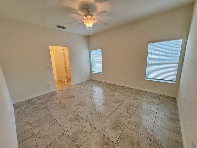 Building Photo - Modern 3 Bed 2 Bath in North Port Available Now