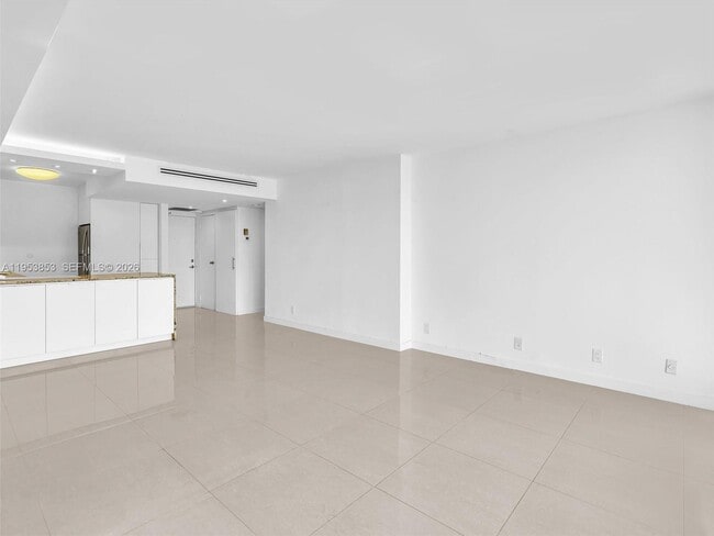 Building Photo - 100 Bayview Dr