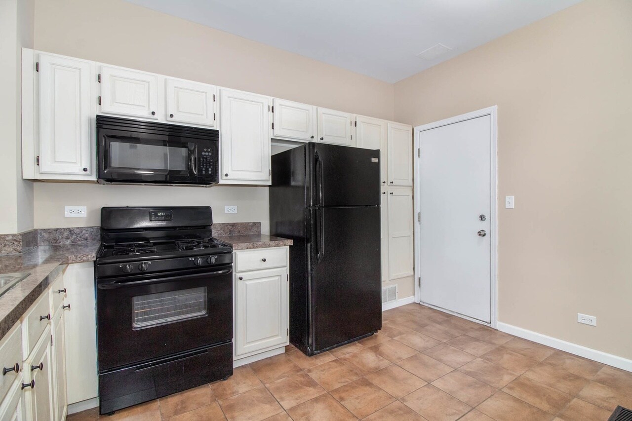 Building Photo - 3023 Anton Dr