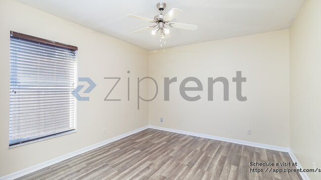 Building Photo - 714 SW Sardinia Ave